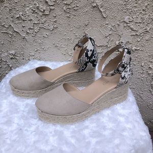 Nine West Wedge Espadrille Beige Suede/Leather Snake print Size 7.5